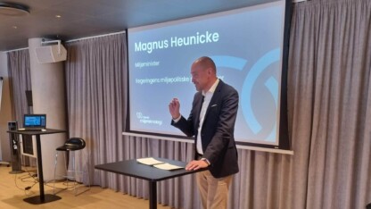 Miljøminister Magnus Heunicke i dialog med flere af DMT's medlemmer